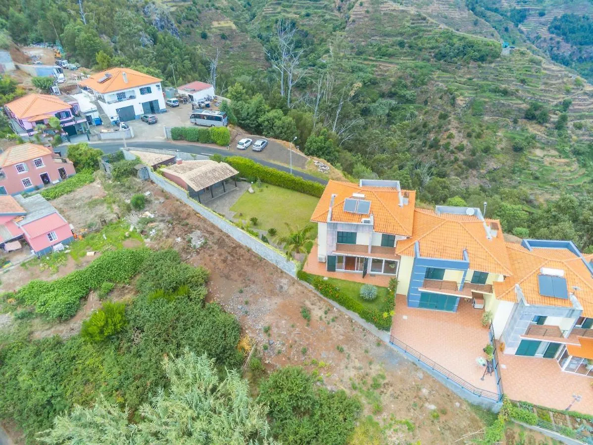 Villa Valeriu Santa Cruz  Portugal